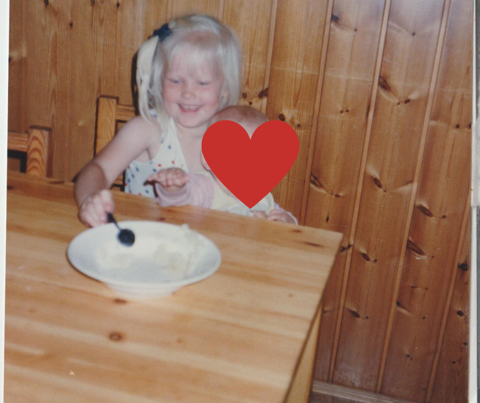 Pikkusiskon puurohetki, Perhossa v. 1993. Kuva: Helena Syrjälän kotialbumi